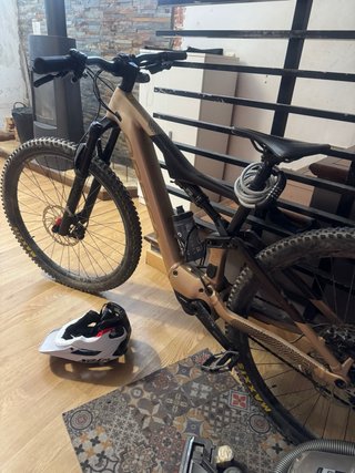 Bicicleta eléctrica MTB orbea rise cn 1000 km