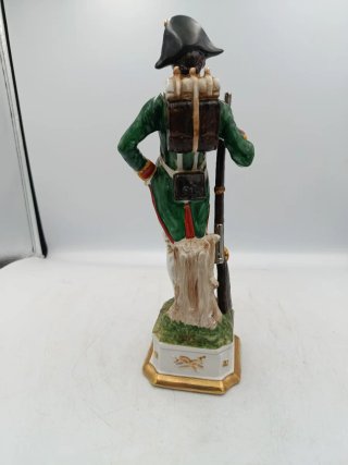 FIGURA PORCELANA CAPODIMONTE SOLDADO NAPOLEÓNICO