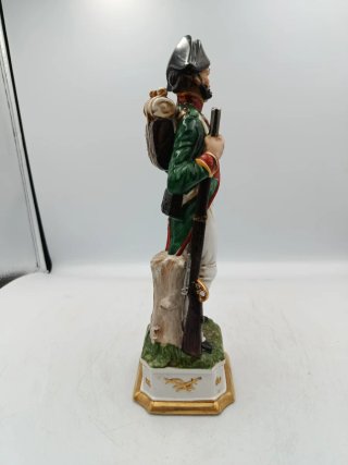 FIGURA PORCELANA CAPODIMONTE SOLDADO NAPOLEÓNICO