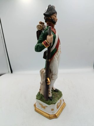 FIGURA PORCELANA CAPODIMONTE SOLDADO NAPOLEÓNICO