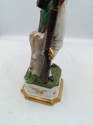 FIGURA PORCELANA CAPODIMONTE SOLDADO NAPOLEÓNICO