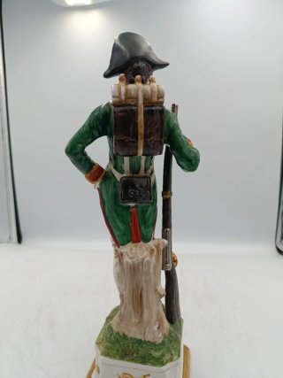 FIGURA PORCELANA CAPODIMONTE SOLDADO NAPOLEÓNICO
