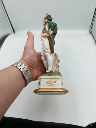 FIGURA PORCELANA CAPODIMONTE SOLDADO NAPOLEÓNICO