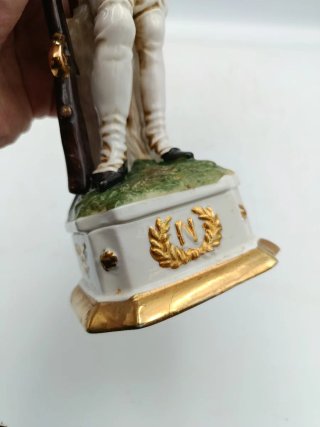 FIGURA PORCELANA CAPODIMONTE SOLDADO NAPOLEÓNICO
