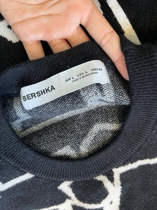 Jersey Bershka graffiti blanco y negro