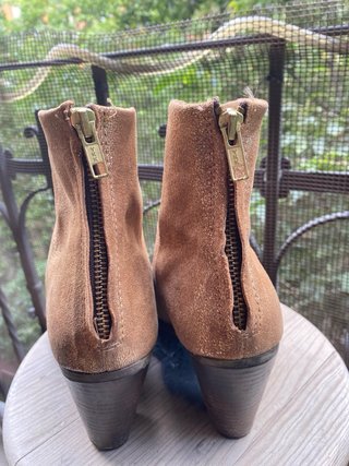 Botines de piel dorados y marrones
