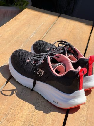 Zapatillas Skechers Ultraligeras Negras y Rosas