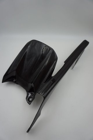 GUARDABARROS TRASERO EN CARBONO YAMAHA R1 2004-06