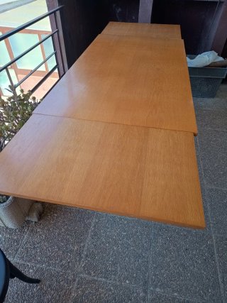 Mesa de comedor de madera