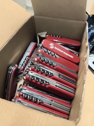Lote Navajas Victorinox rojas Vix