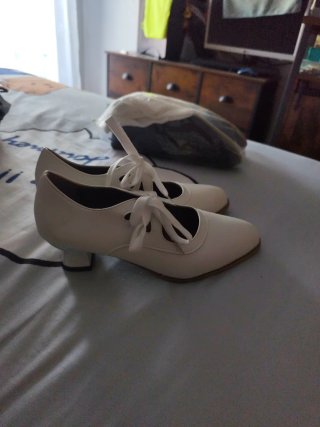Zapatos de fallera blancos