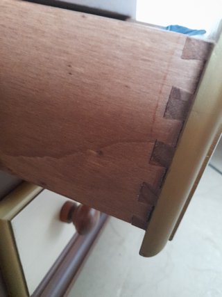 Mesita de noche de madera y mármol