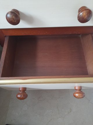 Mesita de noche de madera y mármol