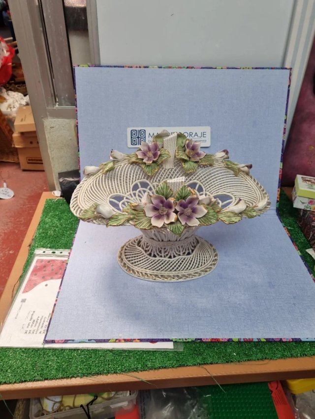 Centro de mesa decorativo floral de cerámica