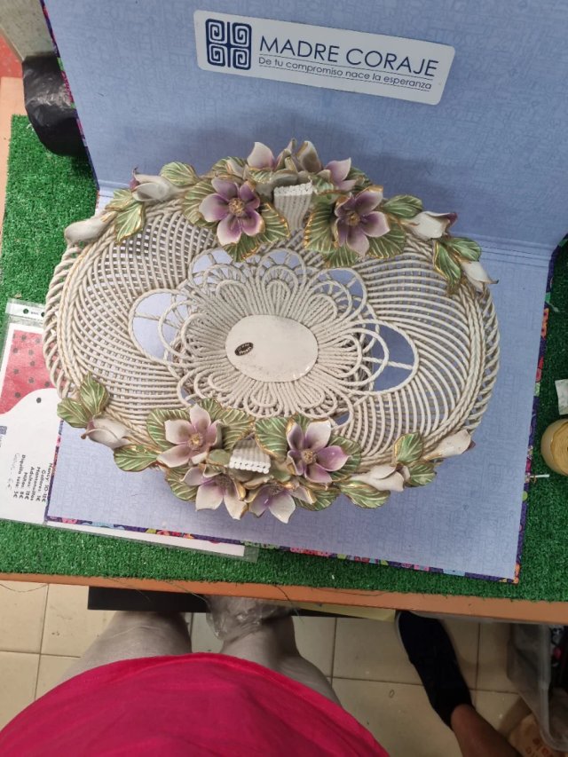 Centro de mesa decorativo floral de cerámica