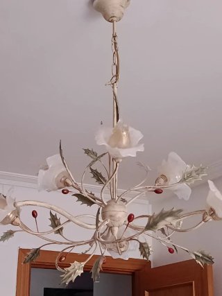 Lámpara de forja estilo floral dorada y verde