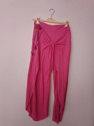 Conjunto Camiseta tirantes con flores y pantalón