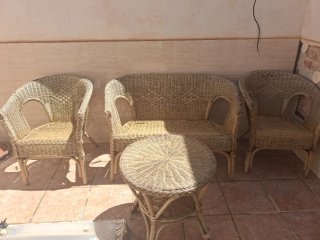 Conjunto de minbre 2sillas mesita sofa esta nuevo