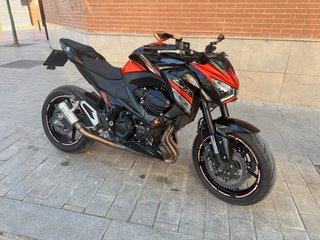 Kawasaki Z800 Naked Negra y Roja