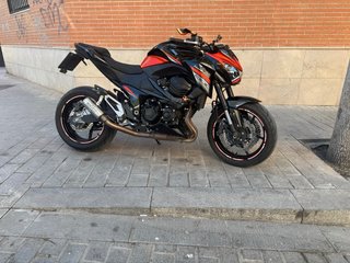 Kawasaki Z800 Naked Negra y Roja
