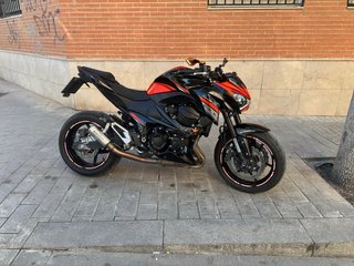 Kawasaki Z800 Naked Negra y Roja
