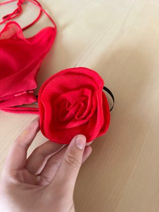 Vestido rojo formal con volantes
