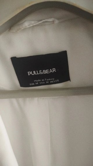 Chaqueta americana Pull and Bear blanca