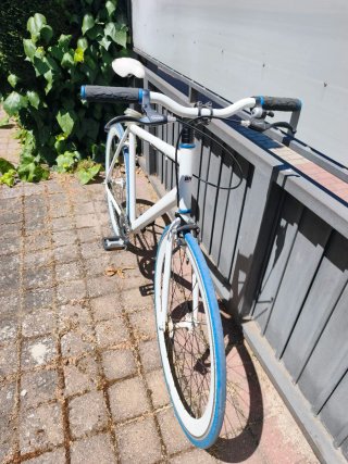 Bicicleta Fixie BH Blanca Ruedas Azules