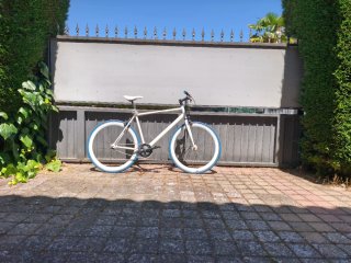 Bicicleta Fixie BH Blanca Ruedas Azules