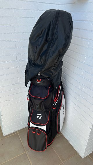 Bolsa de golf TaylorMade negra y blanca y roja