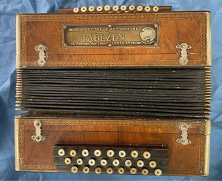 Acordeón Diatónico Antiguo de Madera