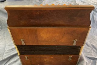 Acordeón Diatónico Antiguo de Madera