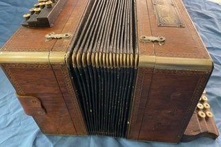 Acordeón Diatónico Antiguo de Madera