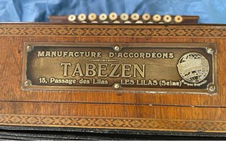 Acordeón Diatónico Antiguo de Madera