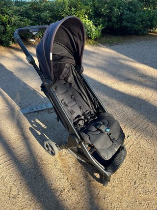 Carrito bebé negro de la marca Ergobaby