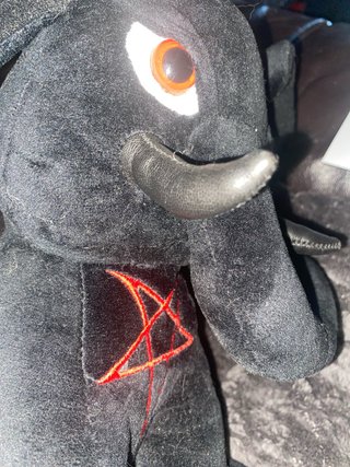 Peluche Elefante Negro con Pentagrama