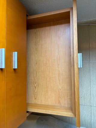 Mueble alto madera y cristal
