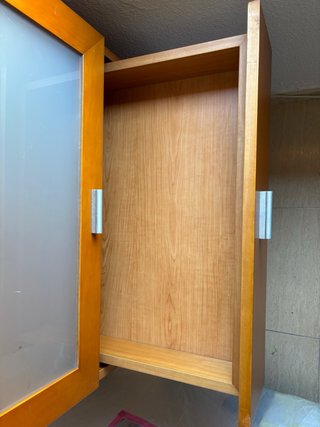 Mueble alto madera y cristal