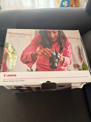 Canon EOS R50 con objetivo RF-S