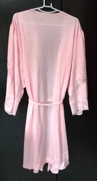 Bata de seda rosa
