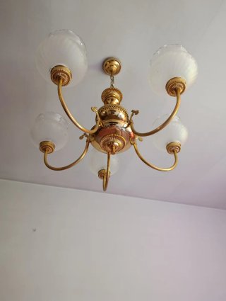 URGE!!!! Lámpara de techo dorada y cristal