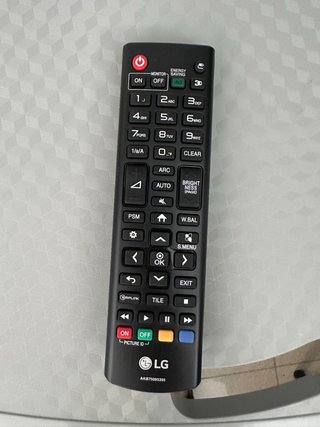 Soporte Móvil para TV con monitor y mando incluido