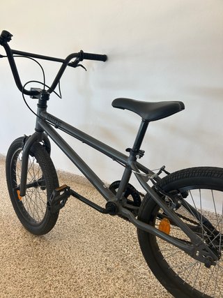 Bicicleta BMX gris