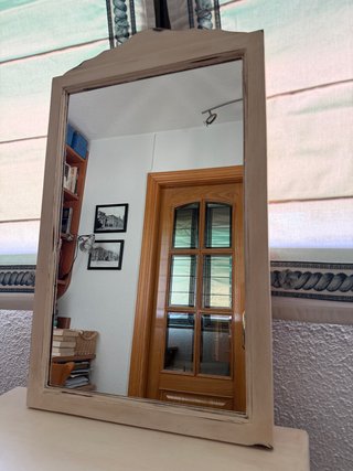 Recibidor de madera con espejo