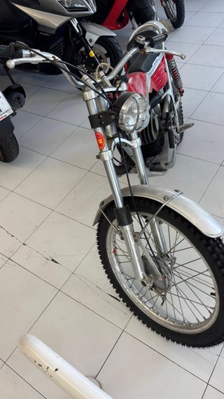 Moto Bultaco 365cc Roja y Plata