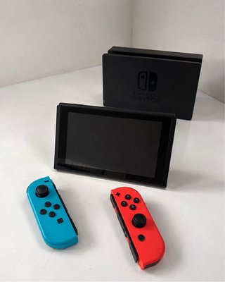 Nintendo Switch con Joy-Con y Base