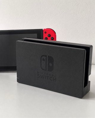 Nintendo Switch con Joy-Con y Base