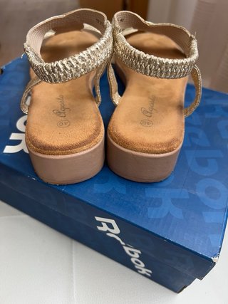Sandalias doradas trenzadas talla 40