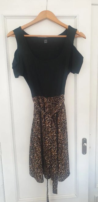 Vestido negro y estampado floral