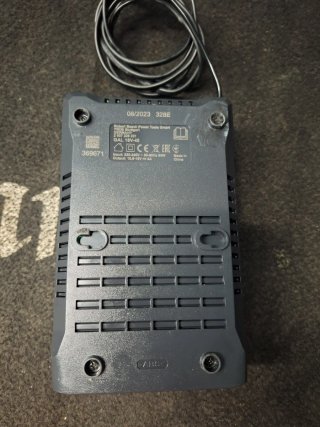 Cargador Bosch Professional 18V 4A
